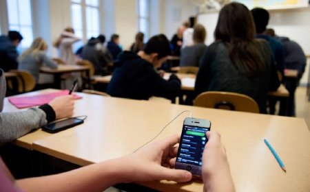 Should students use mobile phones during class?