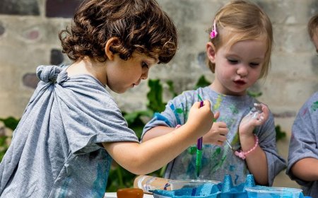 How to spend time creatively with your child? Benefits of playing with paints!