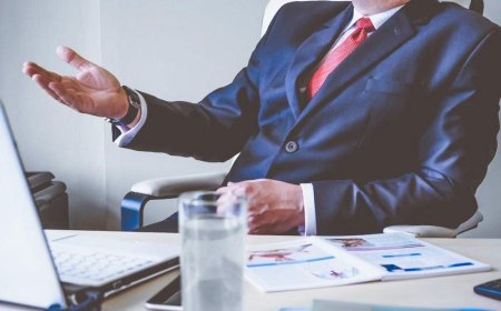 A perverse leader: identifying traits