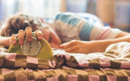 The sleepy head effect: why we believe false information