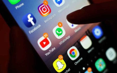 Testing of WhatsApp artificial intelligence-generated sticker feature.