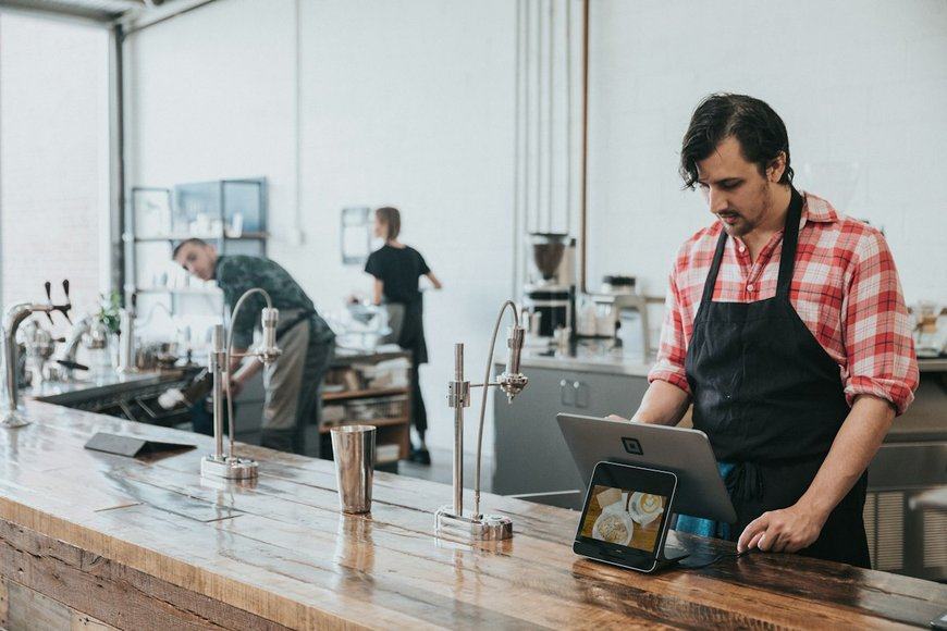 Overdue Invoice Escalation: Professional Collection Workflows and Legal Steps