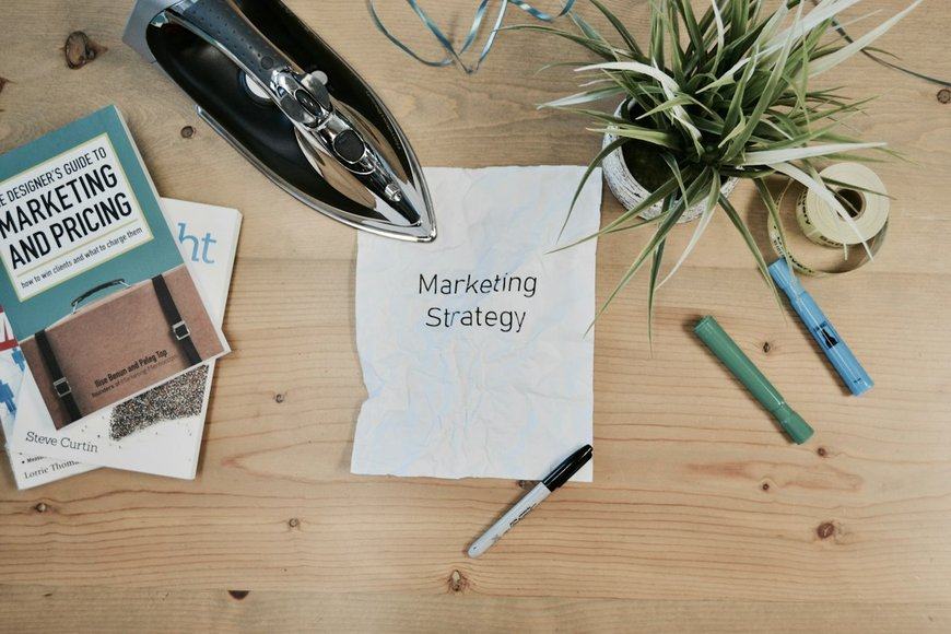 Marketing ROI vs. ROAS: How to Measure True Campaign Profitability and Attribution